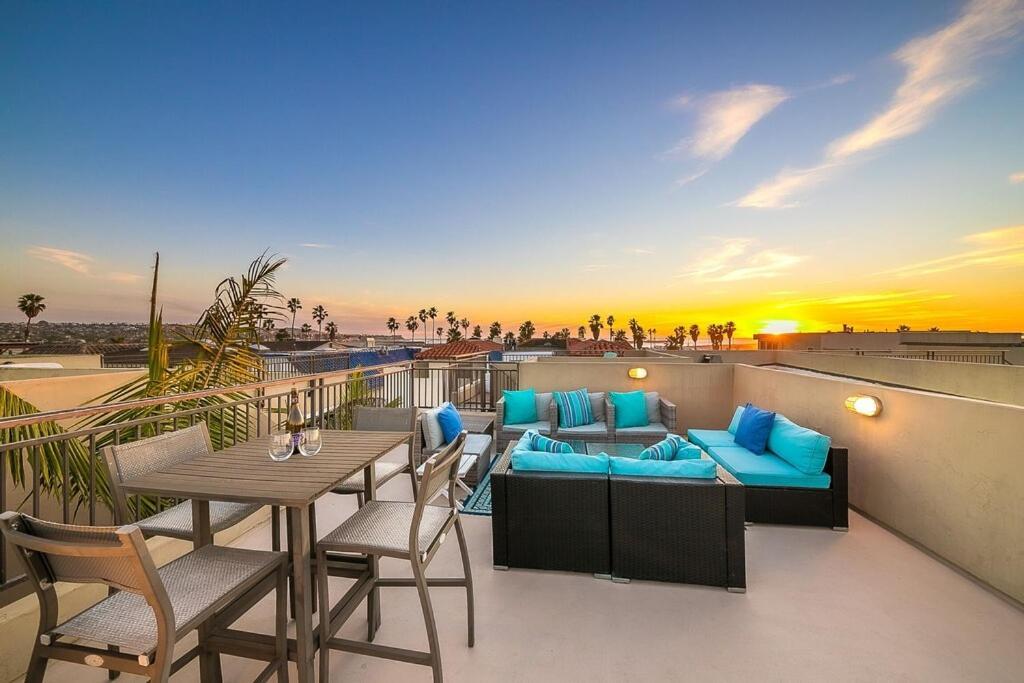 Stunning South Mission Home With Private Rooftop & Ocean Views! サンディエゴ エクステリア 写真