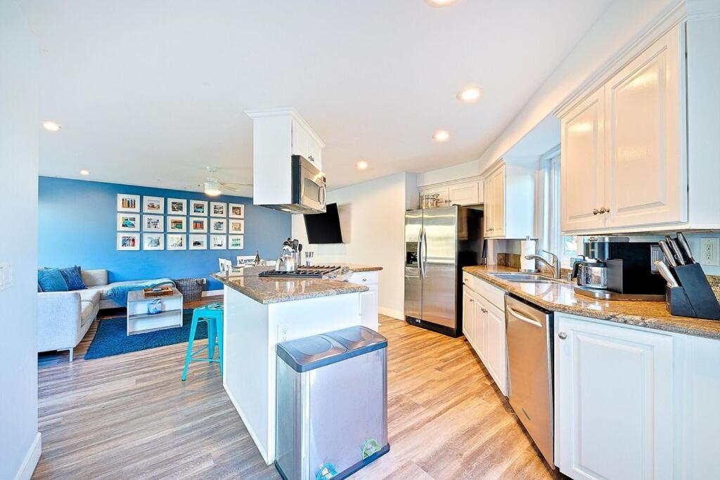 Stunning South Mission Home With Private Rooftop & Ocean Views! サンディエゴ エクステリア 写真