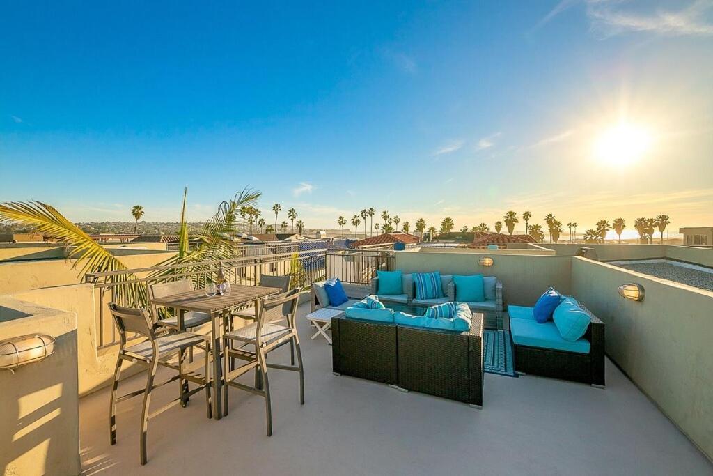 Stunning South Mission Home With Private Rooftop & Ocean Views! サンディエゴ エクステリア 写真