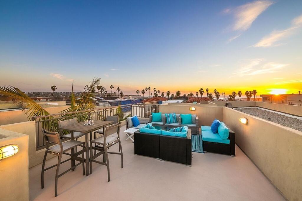 Stunning South Mission Home With Private Rooftop & Ocean Views! サンディエゴ エクステリア 写真