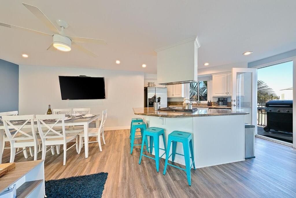 Stunning South Mission Home With Private Rooftop & Ocean Views! サンディエゴ エクステリア 写真