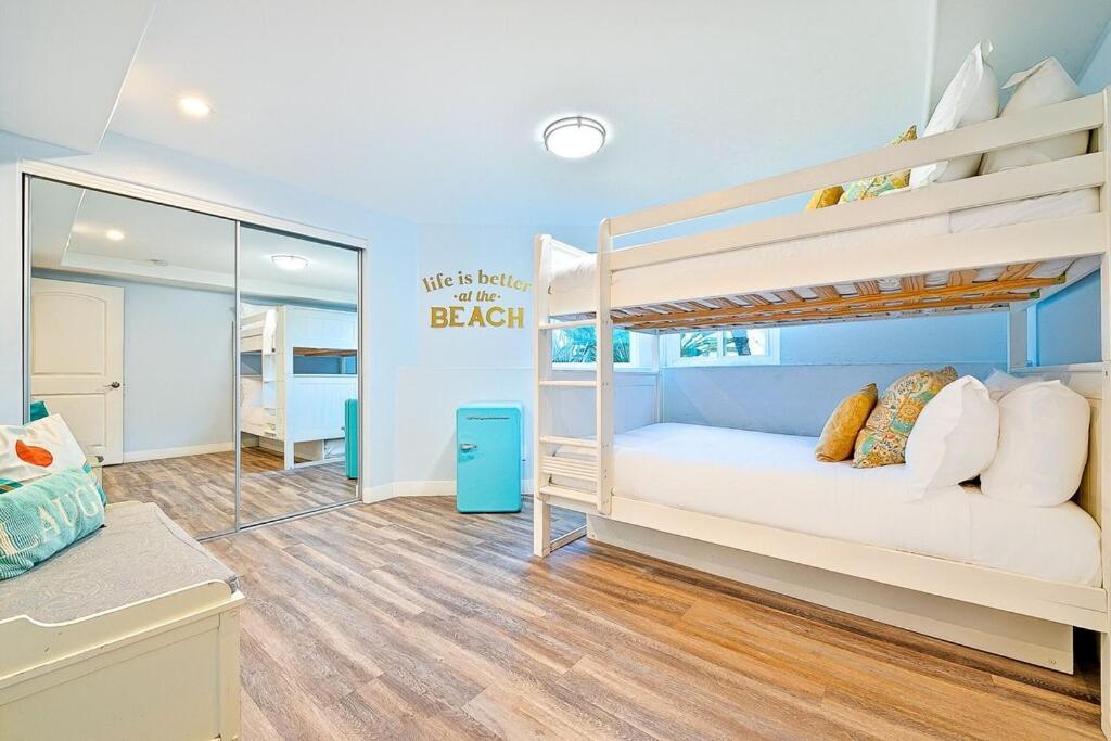 Stunning South Mission Home With Private Rooftop & Ocean Views! サンディエゴ エクステリア 写真