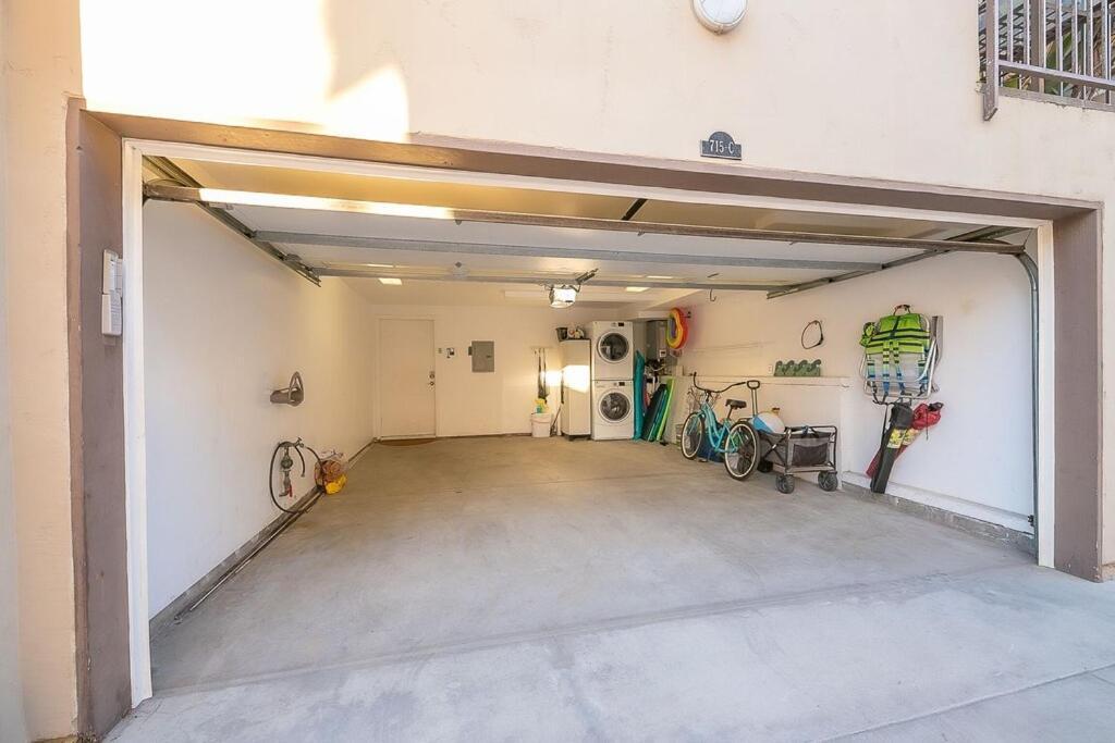 Stunning South Mission Home With Private Rooftop & Ocean Views! サンディエゴ エクステリア 写真